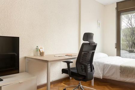 Rambla del Brasil, Barcelona, Catalonia 08028 - Photo 4