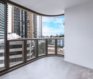 Spacious One Bedroom with Harbour Bridge View - Photo 2