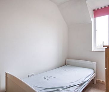 3 bedroom mid-terrace to rent Oaks Close, Westergate - Photo 3
