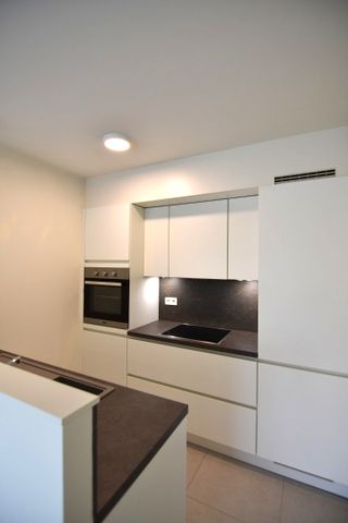 Lichtrijk 2-slpk appartement met privé parking nabij Rumbeke - Photo 4