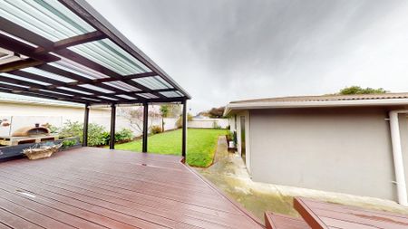 Cloverlea - 3 Bedrooms - Photo 2