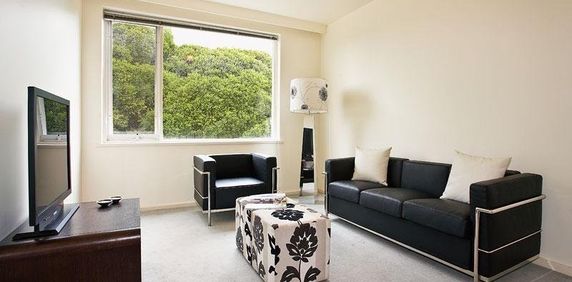 Charming one bedroom apartment plus study - Photo 2