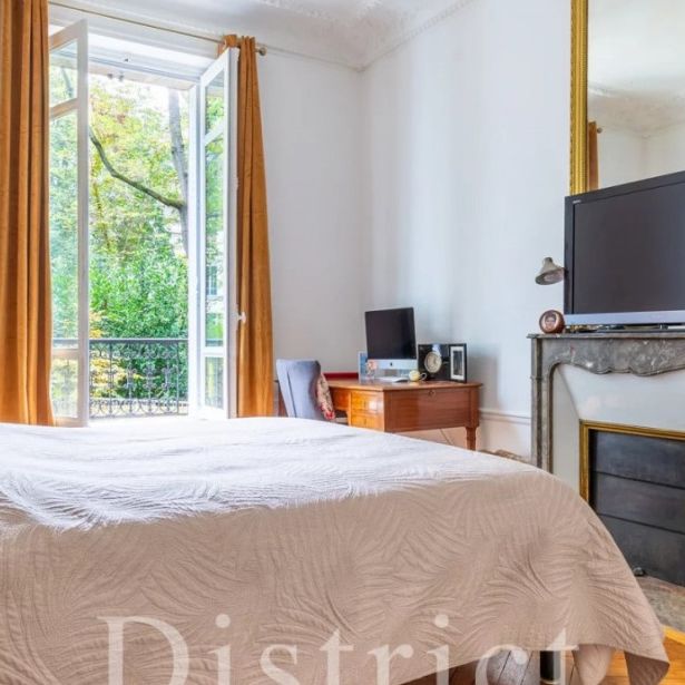 Appartement • Saint Philippe du Roule - Photo 1