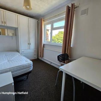 Indells, Hatfield, AL10 - Photo 1