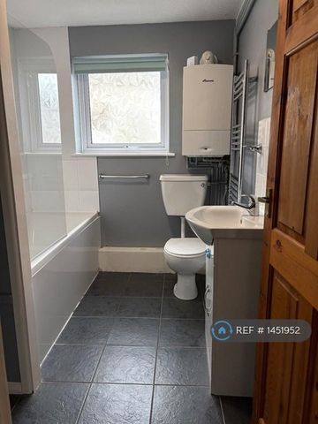 2 bedroom terraced house to rent - Photo 3