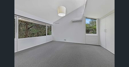 Renovated Family Home Private Haven With Leafy Outlook - Photo 4