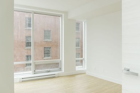 Luxurious high rise apartments located in the Old Port of Montreal - Photo 3