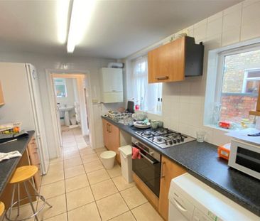 4 bedroom terraced house to rent - Photo 4