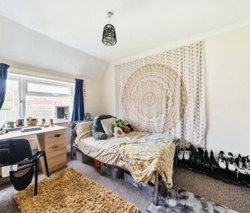 4 bedroom semi-detached house to rent - Photo 3