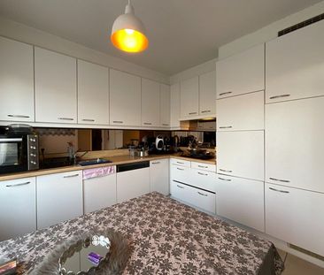 Centraal gelegen appartement met 2 slaapkamers en ondergrondse staanplaats - Foto 2