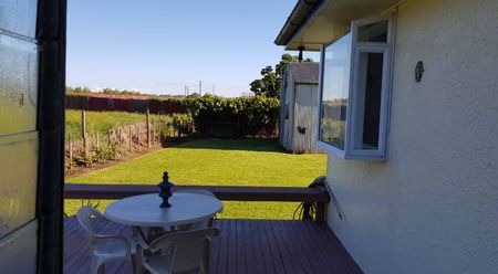 4 Bedroom concrete home - Photo 4