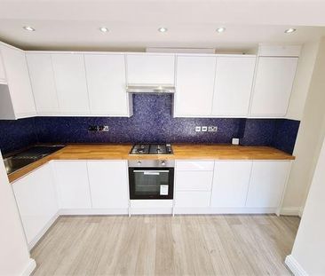 2 bedroom ground floor flat to rent - Photo 2