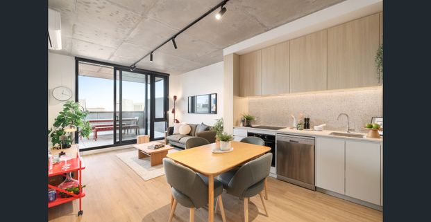 Top Floor Unfurnished 1 Bedroom Living - Photo 1