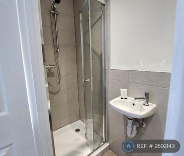 1 bedroom in a house share to rent - Photo 5