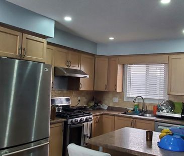 For Lease - 564 Woolgrass Avenue, Waterloo, Ontario - Photo 1