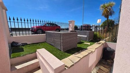 Eastern Esplanade, Southend On Sea, Essex, SS1 - Photo 2