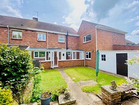 4 bed terraced house to rent in Venny Bridge, Exeter, EX4 - Photo 2