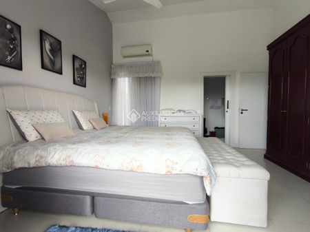Casa com 3 quartos e 210m² para alugar em Pedra Branca, Palhoça. - Foto 4