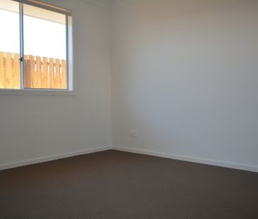 5 Downs Street, GLENVALE - Photo 3