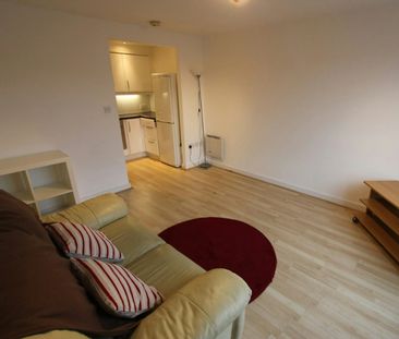 Flat to rent on - Photo 2