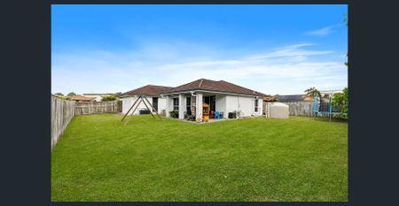 Spacious 4-Bed Family Haven with Multiple Living Areas & Alfresco - Photo 5