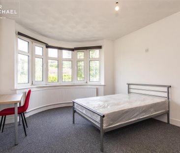 6 bedroom detached house to rent - Photo 4