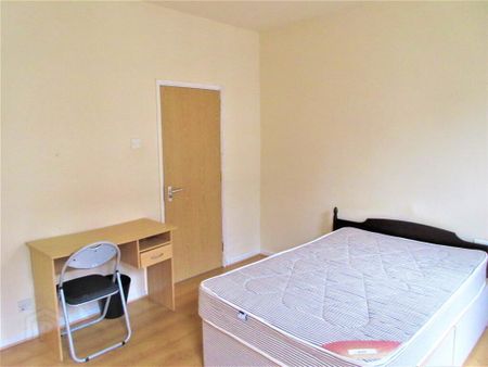 Great 5 Bedroom House, 24 Eblana Street, Botanic Area ~ Behind Queens, Belfast, BT7 1LD - Photo 4