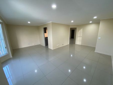 Just listed and ready for you to move in! - Photo 3