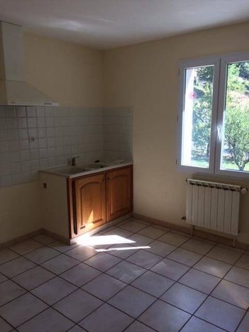 Location maison 5 pièces 99.33 m² à Saint-André-Capcèze (48800) - Photo 3