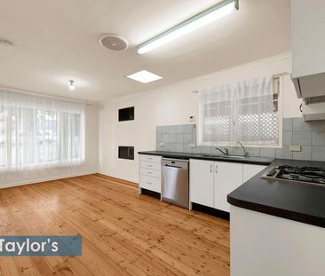 MOVE IN & RELAX - MODERN FAMILY HOME IN GILLES PLAINS - Photo 5