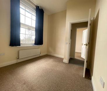 Horseshoe Crescent, Shoeburyness, Southend-on-Sea, Essex, SS3 9WL - Photo 1