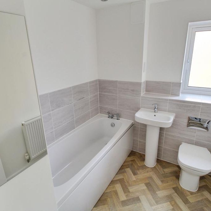 3 bedroom semi-detached house to rent - Photo 1