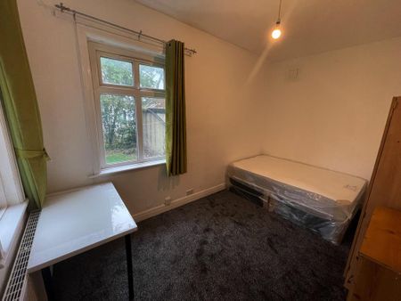 1 bedroom in a house share to rent - Photo 4