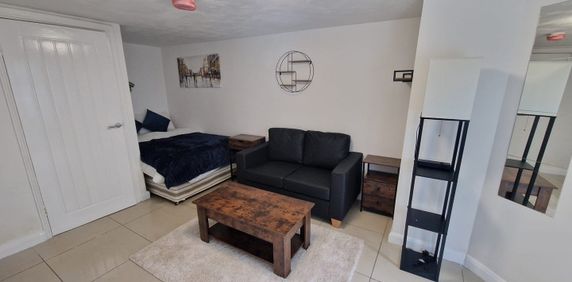 Studio Flat, Birch Polygon, M14 - Photo 2