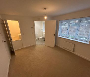 3 bedroom semi-detached house to rent - Photo 2