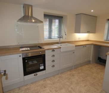 3 bedroom semi-detached house to rent - Photo 5