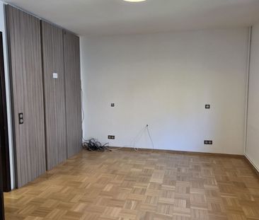 Vila renovata si consolidata, de inchiriat in Piata Dorobanti - Photo 5