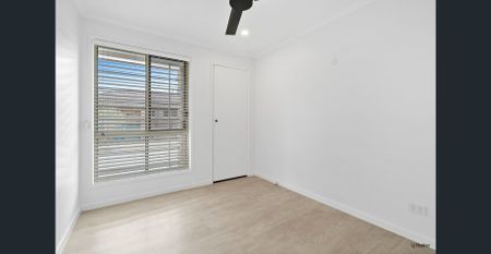 MODERN THREE BEDROOM DUPLEX WITH LARGE PRIVATE YARD! - Photo 4