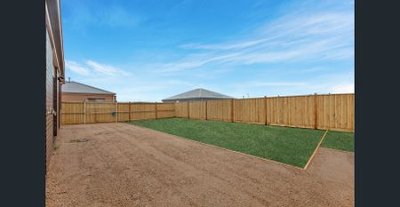 Oversized family home in the heart of Mount Duneed! - Photo 4