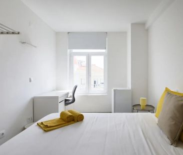 Room in a shared 4-bedroom apartment for rent in Lisbon, couples no... - Photo 4