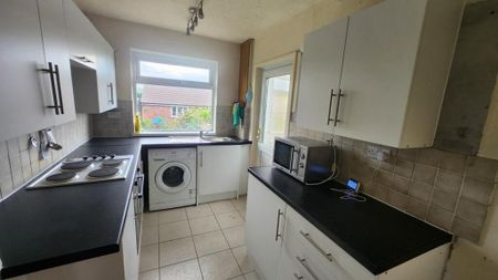 2 bedroom semi-detached house to rent - Photo 3