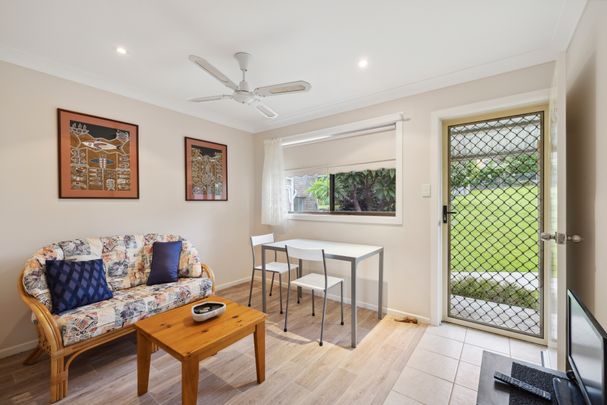 One bedroom flat with utilities & lawn mowing included - Photo 1