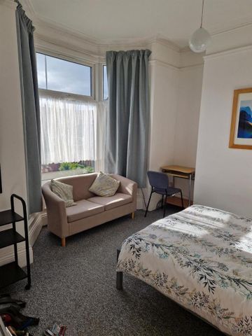 4 bedroom terraced house to rent - Photo 4