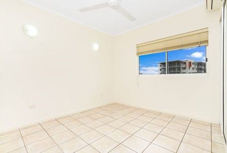 Prime Esplanade Living – Spacious Apartment With Exceptional Views - Photo 2