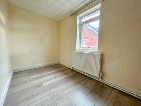 4/5 Bedroom House To Let - HP13 - Photo 2