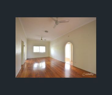 Freshly Renovated, Fully Fenced Home with Huge Utility Space & Ente... - Photo 2