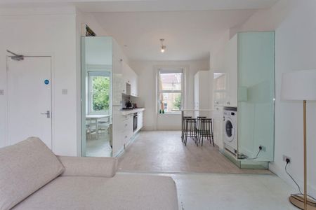 3 bedroom House To Let - Photo 2