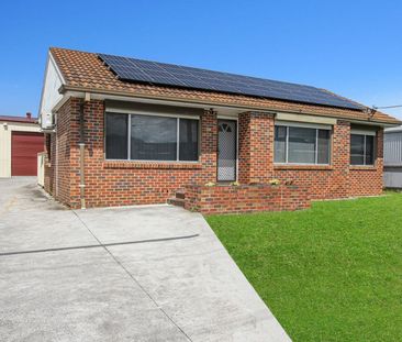 3 Bedroom Home, Convenient Location - Photo 3