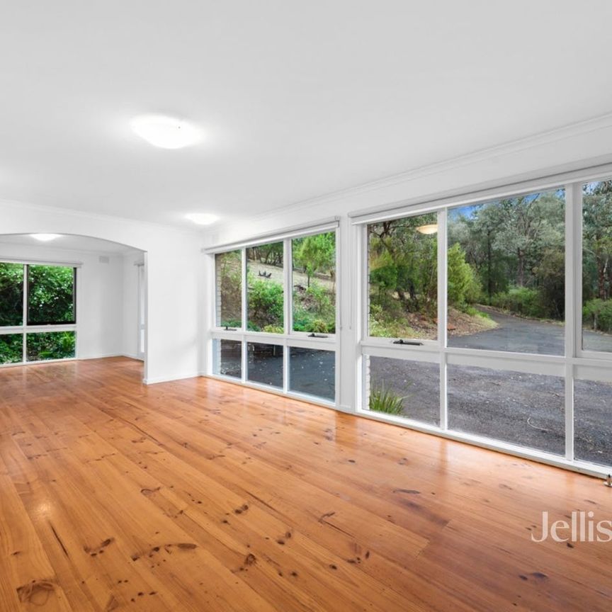 Ranch style country house and lifestyle yet so close to the city - Photo 1