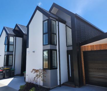 Light & Bright Modern 2-Bedroom Townhouse with Garage - Photo 1